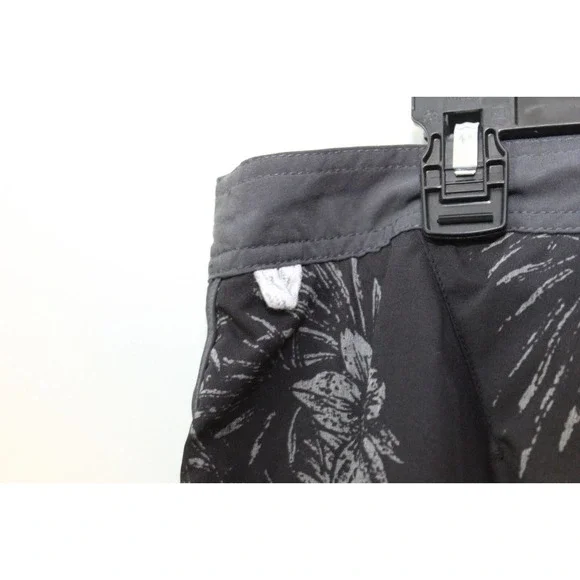 Vuori Cruise BoardShort Black Vintage Floral Gray Men's Board Shorts 32 H14054 - Picture 9 of 13